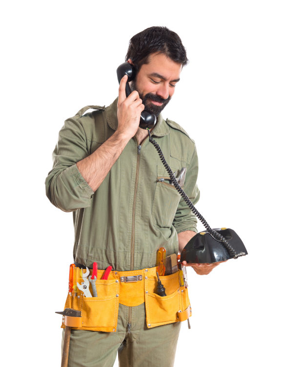 cerrajero en Canet de Berenguer realizando servicio de cerrajería