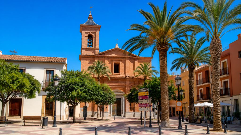 Iglesia de Santo Tomás de Villanueva en Benicasim, municipio donde Cerrajeros Costa Azahar presta servicio de cerrajería profesional.