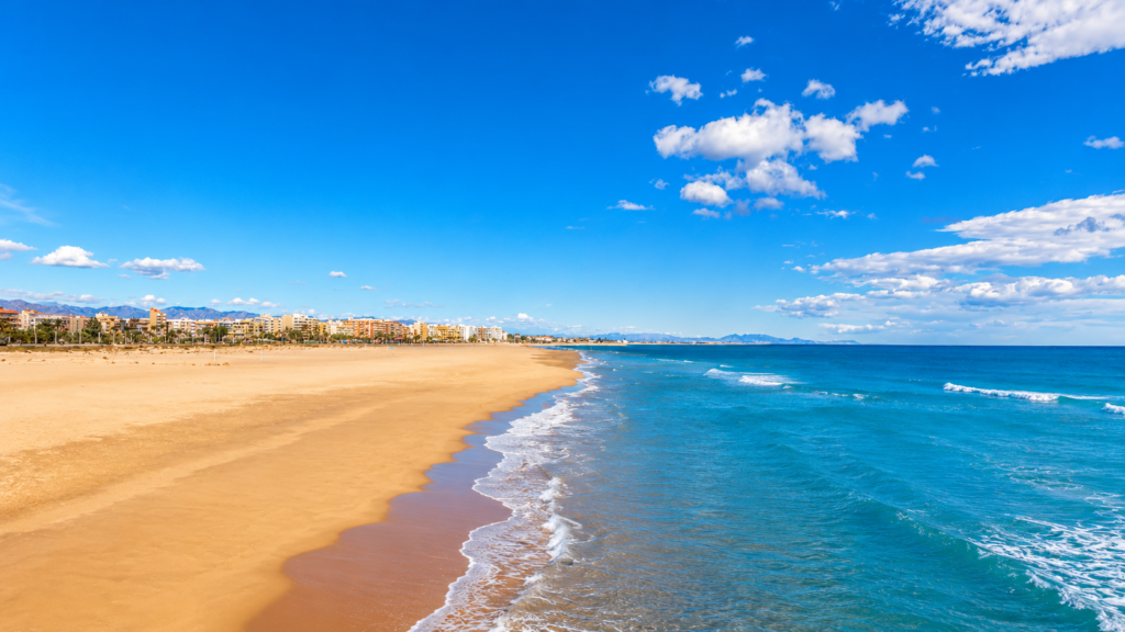 Vista panorámica de la playa de Puerto de Sagunto