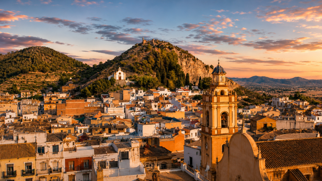 Vista panorámica de Villavieja y La Vilavella con el campanario y la montaña